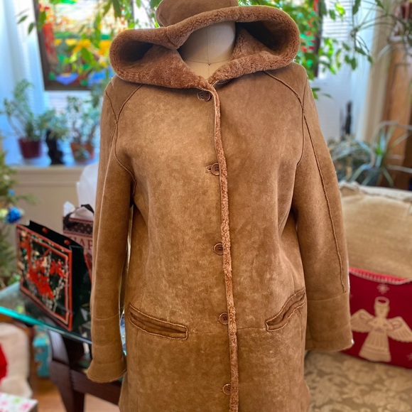SOLD!! Stunning Gimo’s Shearling Coat - Picture 1 of 11